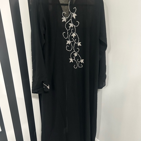 Elegant Black Embroidered Abaya with matching Scarf - Picture 6 of 8